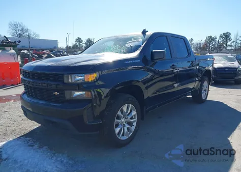 2021 Chevrolet Silverado 1500 4Wd Short Bed Custom z USA, uszkodzony, nr VIN 3GCPYBEK8MG220579